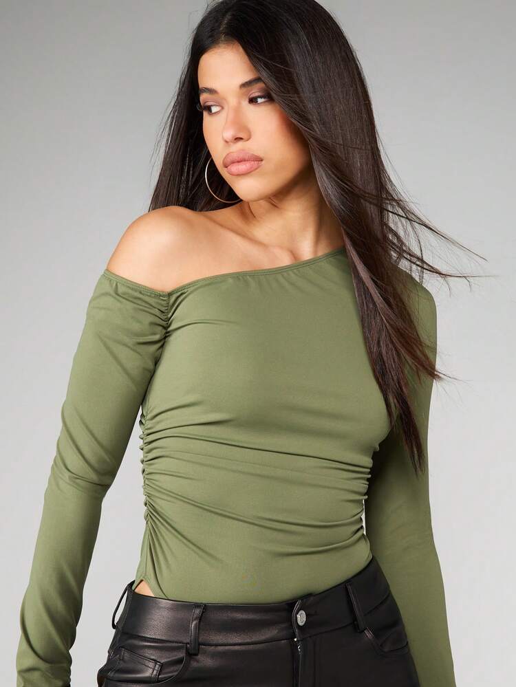 MISSGUIDED Sage One Shoulder Ruched Long Sleeve Bodysuit With Asymmetrical Neckline And Fitted Silhouette For Casual Evening Occasions