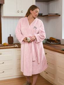 SHEIN Plus Size Funny Letter Embroidered Plush Robe, Winter Pink Robe Fuzzy Robe Robes For Women Fluffy Women's Robes Bath Robes For Women - Dusty Pink - View 5