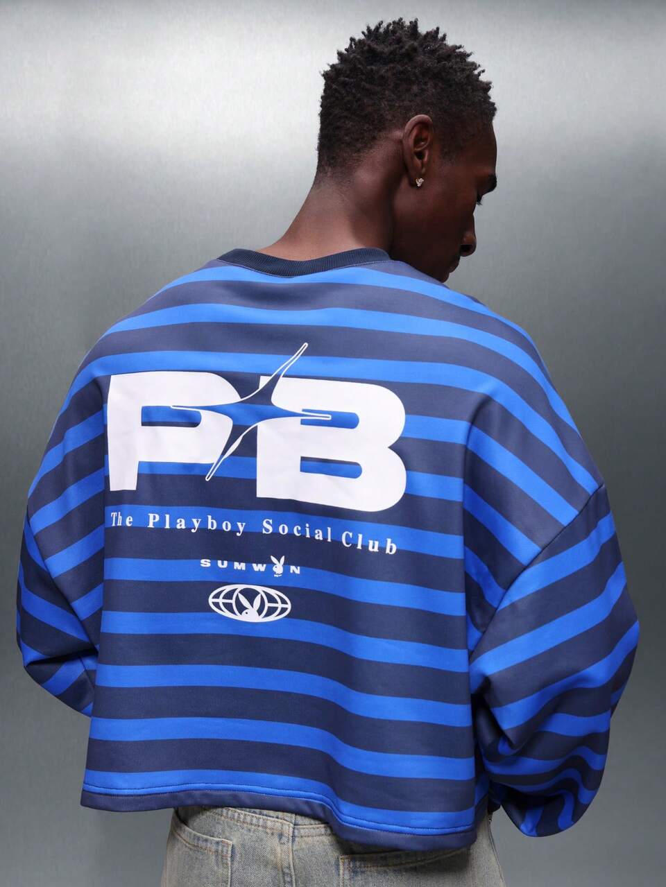 PLAYBOY X SUMWON Suéter Social Casual de Manga Longa com Gola Careca, Corte Ajustado, Padrão de Listras Oversized para Homens, Adequado para Outono e Inverno