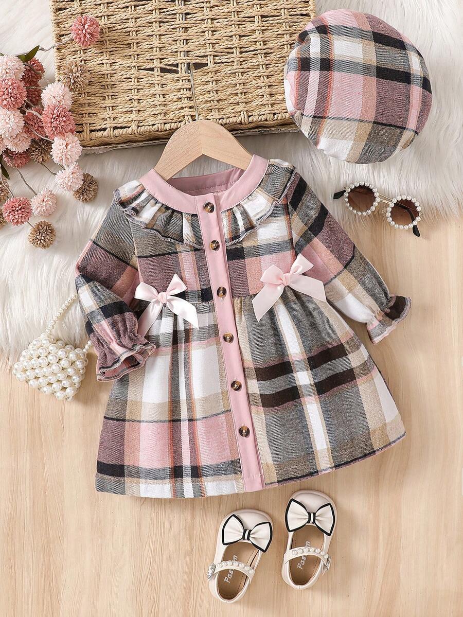 SHEIN Conjunto de vestido y gorro rosa con bloque de color, patrón de cuadros y decoración de volantes y moño para bebé niña en Navidad - Rosa - Ver 1