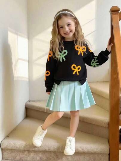 SHEIN Elladie kids 两件套女童休闲可爱针织卫衣套装，长袖蝴蝶结上衣搭配绿色百褶裙，适合秋季、假日和日常穿着。