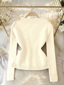 Franclia Cardigan Elegan dengan Kancing Bintang Laut Metalik, Kerah Besar, Desain yang Mengencangkan Pinggang, dan Potongan yang Mempesona - Terinspirasi dari Gaya Blogger Fashion Eropa - Krem - View 2