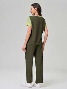 TaskEZ Conjunto de uniforme de scrubs con top de manga corta en degradado y pantalones de unicolor - Verde militar - Ver 2