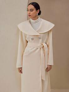 Modelyn 优雅大翻领裹腰系带金属扣长袍，适合外出约会 - 杏色 - 查看 1