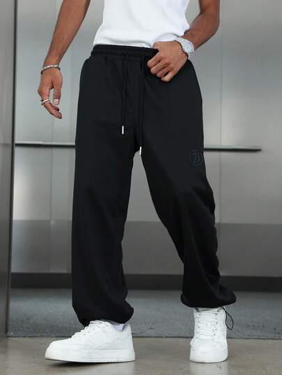 Manfinity Hypemode 男士街头风运动裤，INS 高街嘻哈黑色刺绣字母休闲宽松直筒运动裤，适合所有季节和日常搭配，送给男友/老公的礼物，街头风，朋友，情侣装，宽松版型，男士，印花，日系风格，男女皆宜，我爱我的女朋友。加大码男士