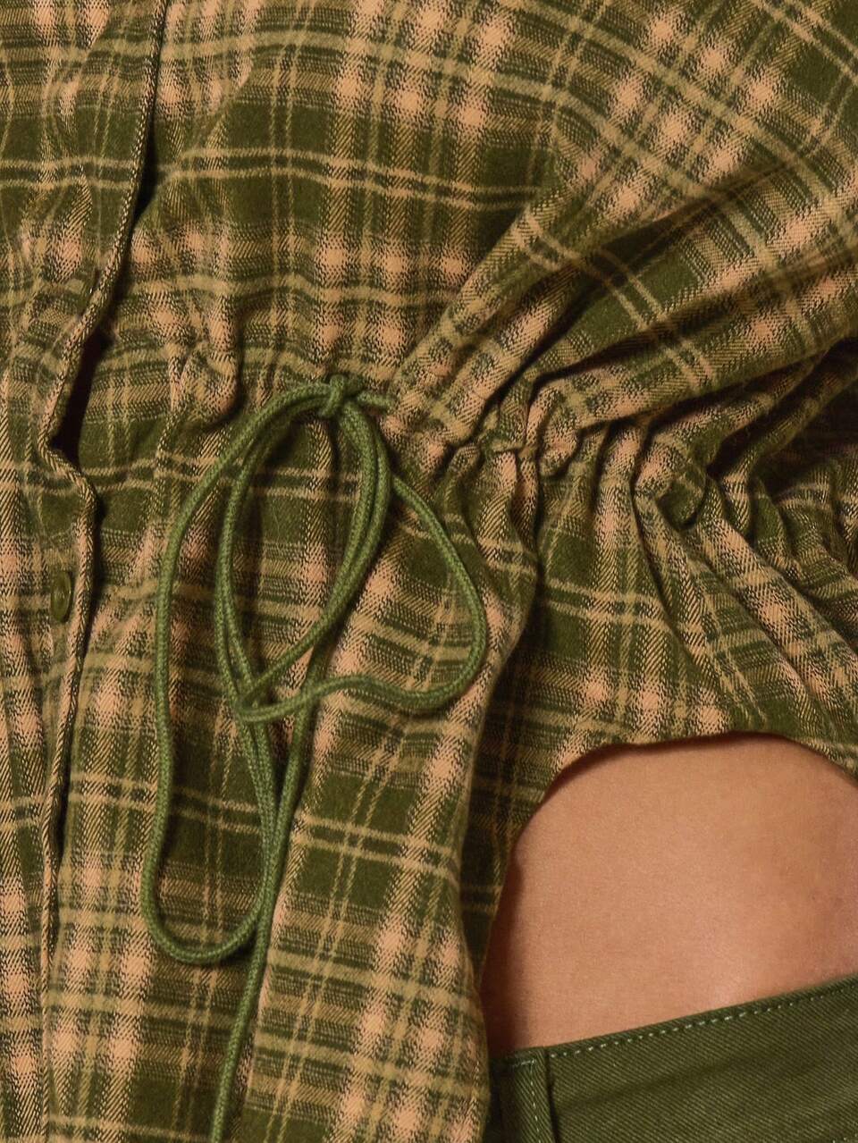 Camisa Xadrez Oversized com Gravata e Fendas, Estilo Cottage Core, Fofa e Aconchegante, para Outono, Férias, Country Calling, Primavera e Verão