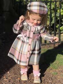 SHEIN Conjunto de vestido y gorro rosa con bloque de color, patrón de cuadros y decoración de volantes y moño para bebé niña en Navidad - Rosa - Ver 3