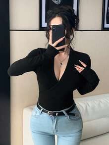 DAZY Áo thun nữ tay dài xếp ly cổ chữ V màu trơn thời trang - màu đen - Xem 5