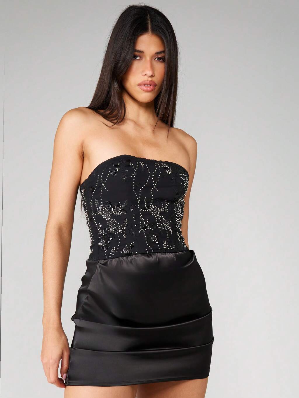 MISSGUIDED 스트랩리스 스팽글 탑 새틴 미니 드레스