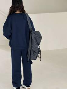 SHEIN Leap Crew 藏蓝色，简约英文字母图案，少女休闲宽松舒适保暖加厚柔软圆领长袖连帽衫和运动裤套装，适合秋冬季日常穿着、运动、校园活动。 - 彩色 - 查看 2