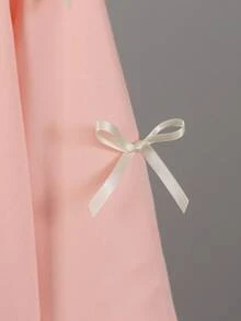 1件女童舒适休闲时尚字母3D蝴蝶结印花圆领长袖连衣裙，两侧饰有白色蝴蝶结，多层裙摆设计，适合小型聚会，展现儿童的纯真，适合返校穿着。 - 粉色 - 查看 6