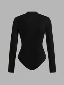 SHEIN EZwear 2 件女士休闲简约风格真刺绣字母徽章拉链高领紧身连体衣，百搭服装，适合秋冬季，机场搭配 - 黑與白 - 查看 7
