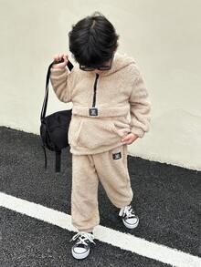 2件套男童可爱毛绒连帽卫衣和松紧腰裤套装，适合秋冬季户外活动、滑雪等。 - 卡其色 - 查看 7