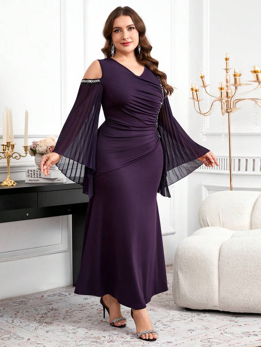 Reflora Curvy Plus-Size Women's Elegant Dark Purple Autumn Wedding Cocktail Formal Party Dress, Cold Shoulder Pleated V-Neck Bodycon Long With Pearls Fall