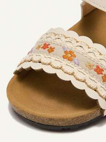 Cozy Pixies 可爱花卉刺绣休闲女童平底凉鞋 - 杏色 - 查看 6