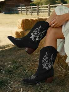 Styleloop Botas occidentales de mujer con puntera puntiaguda, tacón grueso, negras, caladas y bordadas, de media pantorrilla, de estilo retro americano, bohemio, adecuadas para viajes, vacaciones, festivales de música, fiestas, Navidad, Halloween - Negro - Ver 3