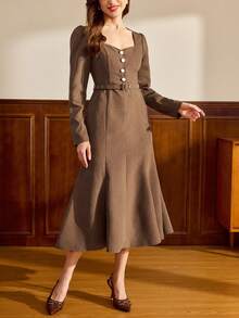 Vintamour Vestido feminino vintage clássico e elegante, outono/inverno, com gola quadrada ajustada, barra sereia, mangas compridas e fechamento por botões. Cor: marrom café. - Castanho Café - Ver 6