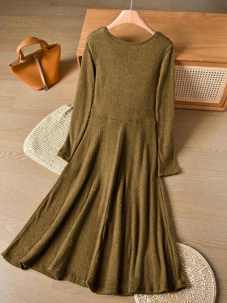 Women's Solid Color Minimalist Daily Wear Round Neck Long Sleeve Mid-Length Dress  Winter Clothes For Women