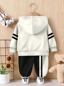 SHEIN 时尚76男婴休闲简约数字76宽松柔软针织连帽卫衣套装，适合秋冬季穿着 - 彩色 - 查看 3