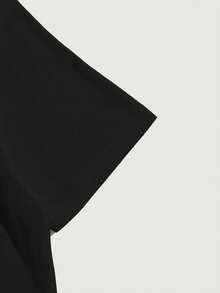 Manfinity RSRT 大码男士花卉印花短袖 T 恤和口袋短裤套装，舒适服装