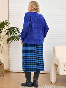 EMERY ROSE 2pcs Plus Size Women Winter Elegant Casual Street Fashion Royal Blue T-Shirt Top And Plaid Skirt 2 Pieces Set,Autumn/Winter,Going Out Outfits,2025 New Clothes,Simple And Fashionable For Everyday Wear,Christmas Outfit For Women ,New Year Clothes,Plus Size Winter Clothes, Christmas Outfit For Women ,New Year Clothes,Thanksgiving Outfit For Women , - Blue - View 4