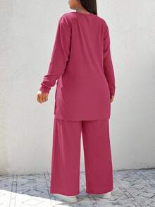 RueChic 大码休闲纯色圆领开衩上衣和裤子两件套，秋季 - 玫紅色 - 查看 2