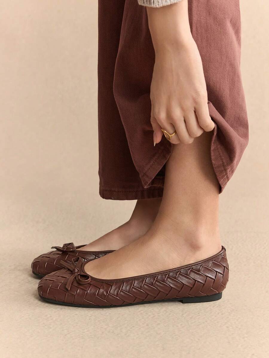 Rosivie 舒适简约圆头杏色女式平底鞋 - 咖啡棕 - 查看 1