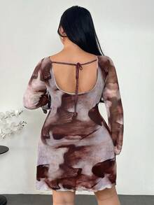 SHEIN Privé 大尺碼女款巧克力棕色紮染漸層印花露背喇叭袖迷你網紗透視洋裝，秋季優雅度假海灘休閒風 - 彩色 - 查看 5