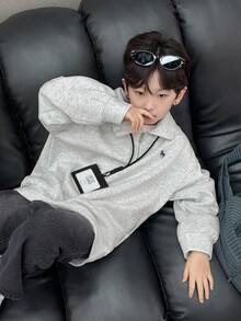 Dazy Kids 幼儿/青少年男童宽松休闲翻领抓绒卫衣，简约刺绣图案，秋冬款 - 灰色 - 查看 4