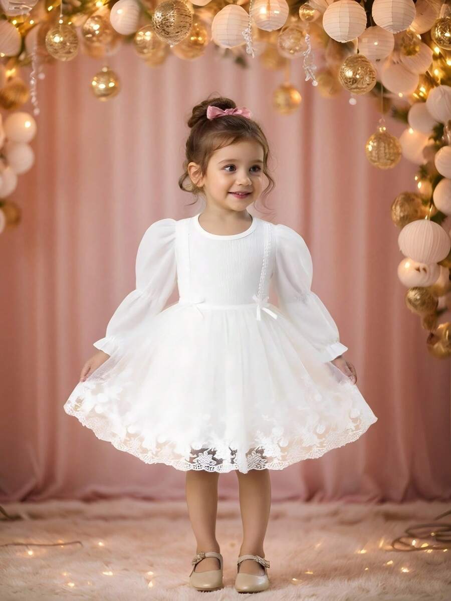 SHEIN Glamorique Kids 女婴白色长袖荷叶边下摆连衣裙，适合日常、派对和聚会穿着，展现年轻女孩的天真活泼魅力，秋冬 - 白色 - 查看 1