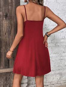 SHEIN LUNE Vestido de tirantes casual y sexy con diseño de botones y drapeado en unicolor para mujer - Rojo - Ver 2