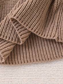 SHEIN Playful Pals 这款时尚的心形桃子刺绣保暖毛衣连衣裙专为幼儿设计。刺绣的心形桃子图案是这款舒适毛衣连衣裙的核心设计元素，完美契合婴幼儿可爱活泼的特质。 - 卡其色 - 查看 8