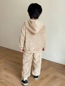 2件套男童可爱毛绒连帽卫衣和松紧腰裤套装，适合秋冬季户外活动、滑雪等。 - 卡其色 - 查看 5
