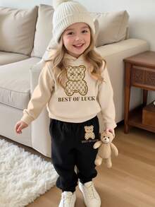 SHEIN 2 件套女婴休闲可爱卡通熊和字母印花圆领运动衫和运动裤套装，秋季服装 - 彩色 - 查看 1