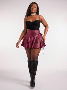 SHEIN SXY 大码女装春夏休闲街头风弹力PU面料抽绳腰荷叶边性感迷你裙，适合日常穿着、音乐节、演唱会、狂欢派对、海滩度假、约会之夜、生日派对、单身派对、夜店等场合，可爱休闲，购物街头风，外出休闲，易于搭配，显瘦，凸显身材，修饰身形。 - 紅色 - 查看 6