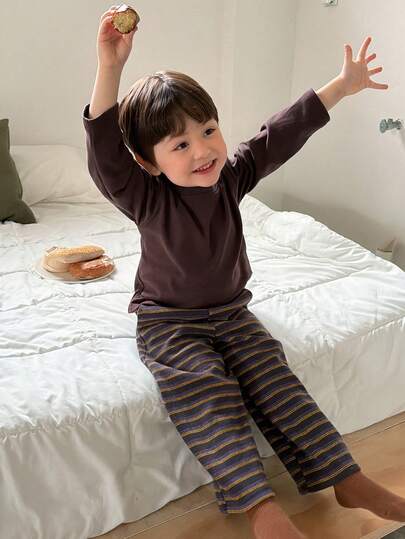 DAZY 2pcs Toddler Boys' Solid Color Round Neck Top And Striped Pants Pajama Set