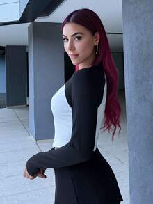 Bearsaez Camiseta Cropped Ajustada de Manga Longa com Gráfico da Califórnia em Inglês e Bloco de Cores, Gola Redonda, para Mulheres - Preto e Branco - Visão 4