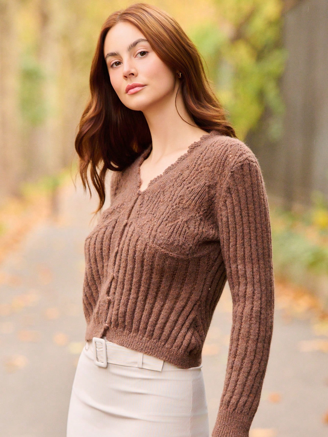 Romantyczny koronkowy kardigan, dzianinowy, delikatny, brązowy, łatwy element garderoby na co dzień i na każdą noc