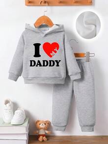 SHEIN Bộ trang phục 2 món cho bé gái, thời trang tối giản dễ thương in chữ "I LOVE DADDY" bằng vải nỉ, áo hoodie và quần dài, thích hợp cho các buổi đi chơi vào mùa thu/đông - Xám - Xem 3
