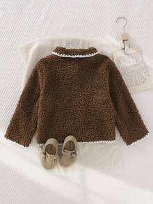 Playful Pals 年轻女孩领毛绒撞色镶边前开长袖毛绒夹克，适合外出或舒适居家的日常休闲装，冬季百搭