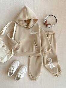 PrepCrw 男童学院风字母印花连帽卫衣和运动裤套装（2件套） - 卡其色 - 查看 1