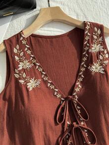 Comfortcana 波西米亚休闲花卉刺绣前系带无袖衬衫 - 棕色 - 查看 1