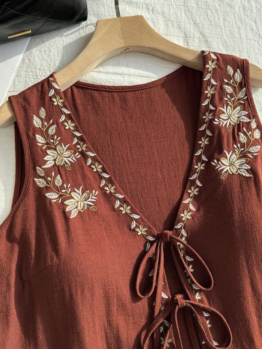 Comfortcana 波西米亚休闲花卉刺绣前系带无袖衬衫 - 棕色 - 查看 1