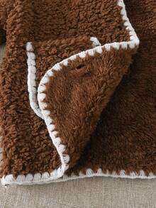 Playful Pals 年轻女孩领毛绒撞色镶边前开长袖毛绒夹克，适合外出或舒适居家的日常休闲装，冬季百搭