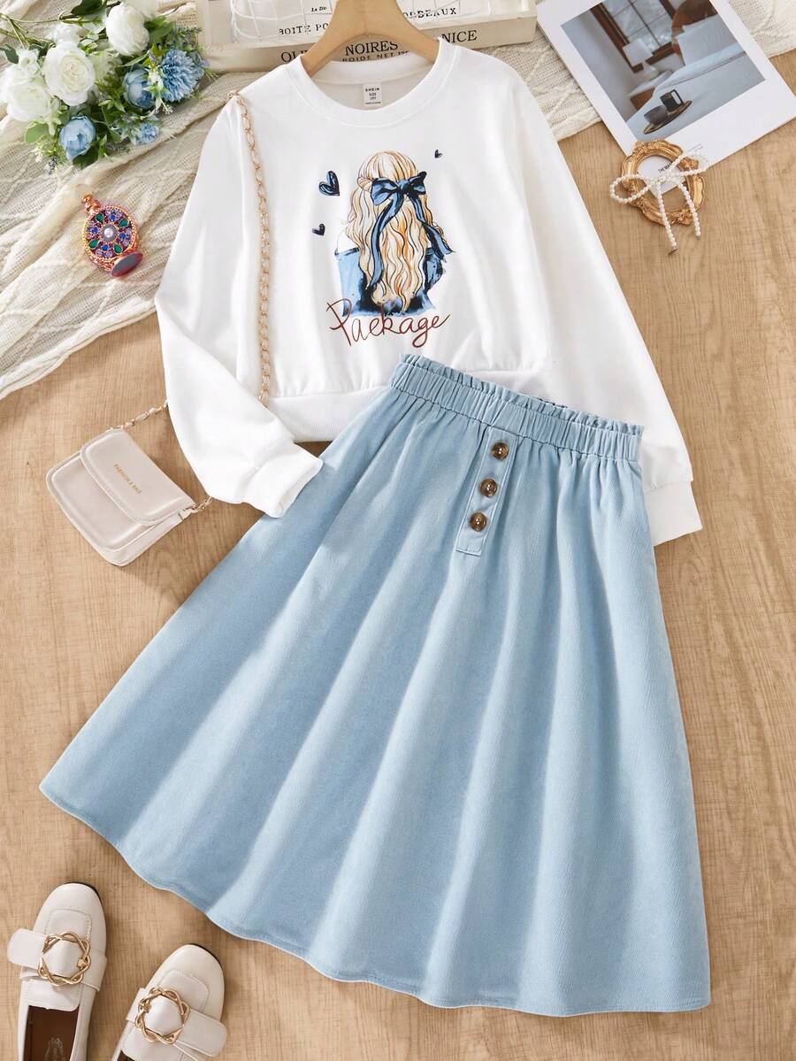 SHEIN 少女两件套：女童休闲长袖圆领印花卫衣搭配松紧腰纽扣半身裙，适合春秋季节穿着，日常百搭。绿色半身裙，白色卫衣。 - 藍色 - 查看 1