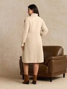 Nubod 大码花卉刺绣高领灯笼袖针织中长连衣裙，优雅显瘦，秋冬款 - 杏色 - 查看 2