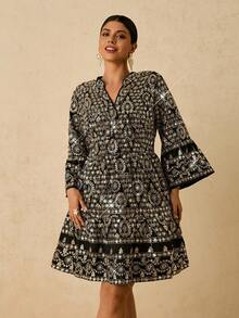 Travachic 大码女式花卉亮片V领喇叭袖优雅连衣裙 - 黑色 - 查看 4