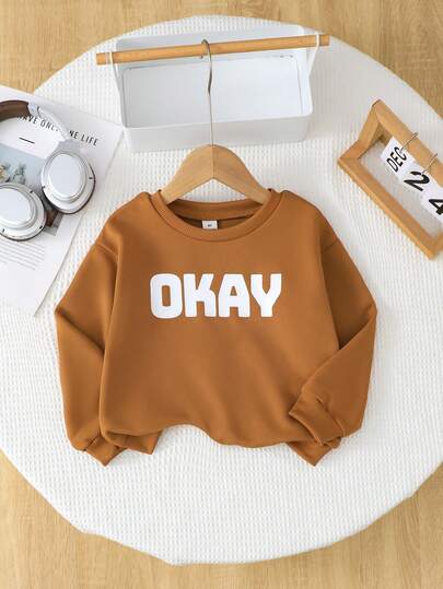 Genkimix Kids 1 st. pojktröja, långärmad topp, ny brun rundhalsad tröja med framträdande vitt "BABE"-tryck, enkel koreansk stil i avslappnad och mångsidig topp. Lämplig för vår, höst, skola, skolstart, höst, vinter