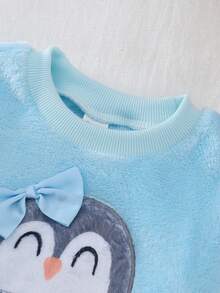 SHEIN Genkimix Kids 女童粉色3D蝴蝶结卡通企鹅刺绣长袖上衣+毛绒长袖家居服套装 - 淺藍色 - 查看 5