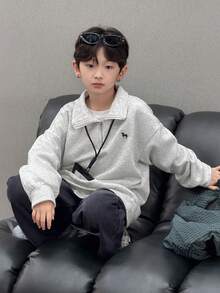 Dazy Kids 幼儿/青少年男童宽松休闲翻领抓绒卫衣，简约刺绣图案，秋冬款 - 灰色 - 查看 6